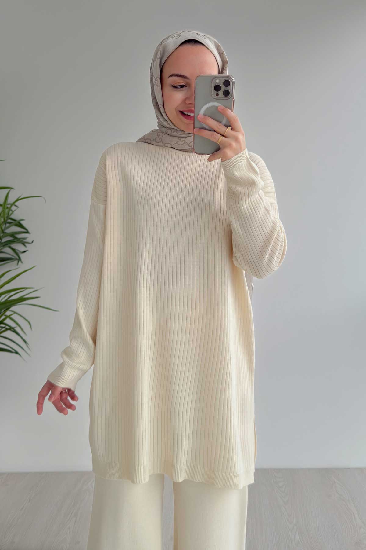 Anje Knitwear Suit - Beige