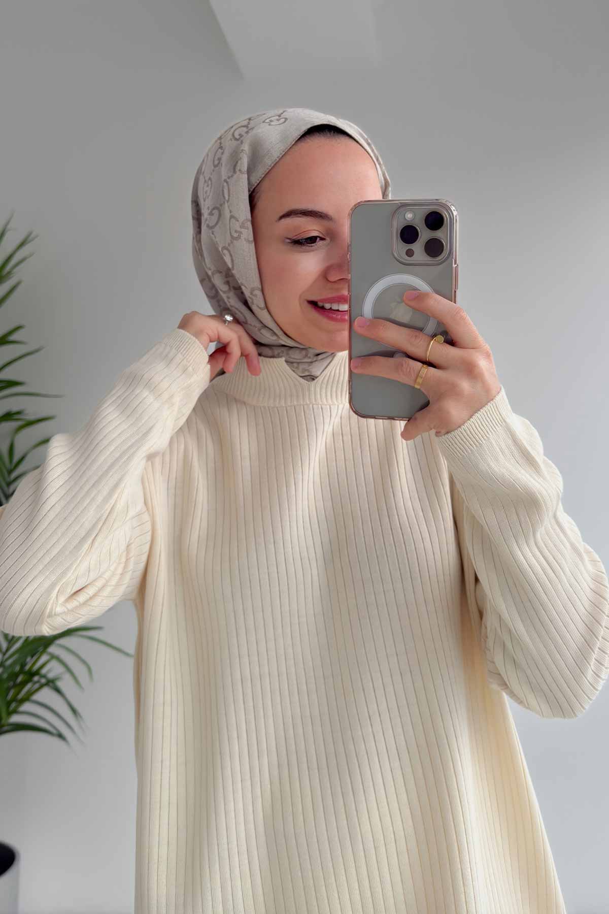 Anje Knitwear Suit - Beige