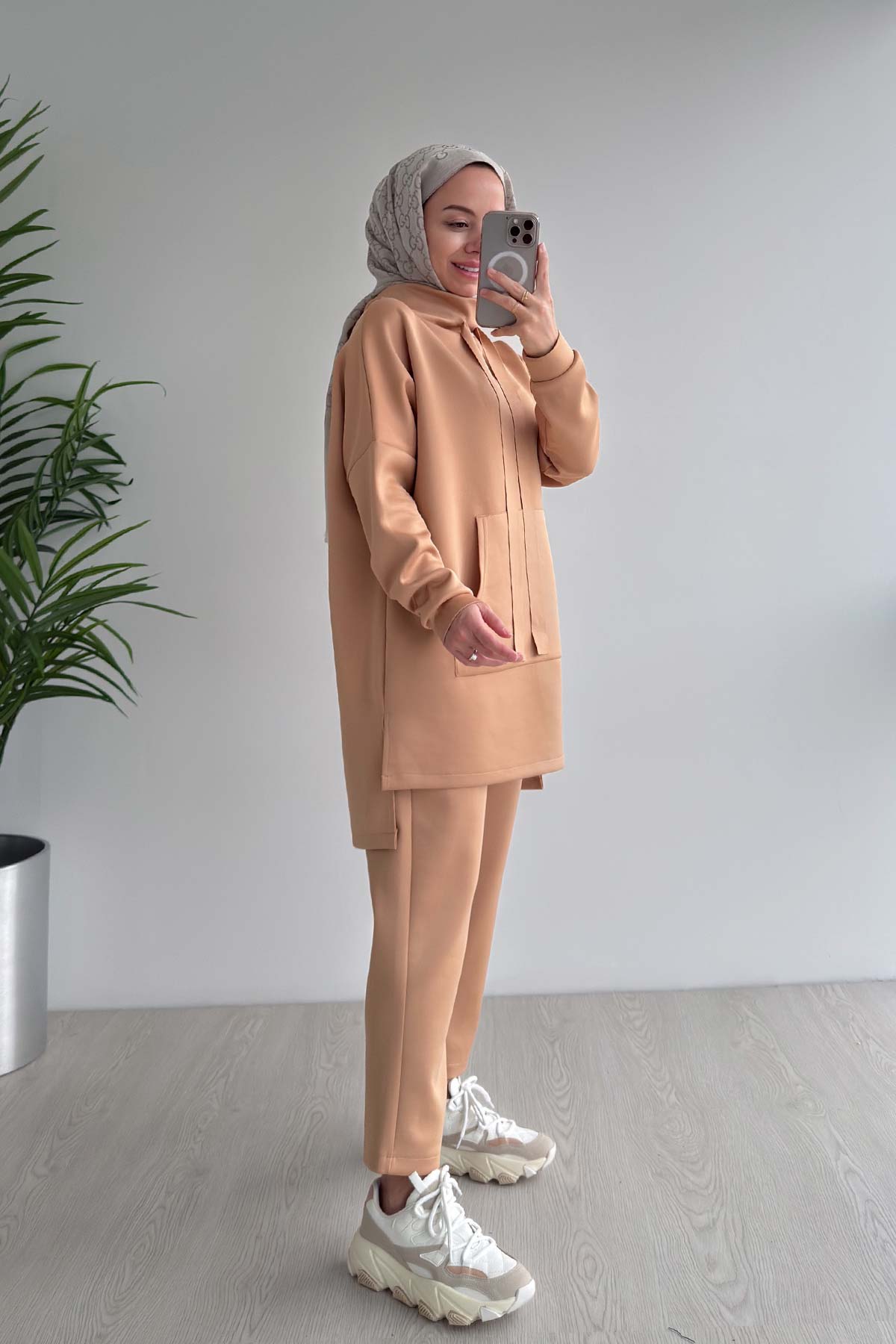 Kangaroo Pocket Scuba Suit - Camel