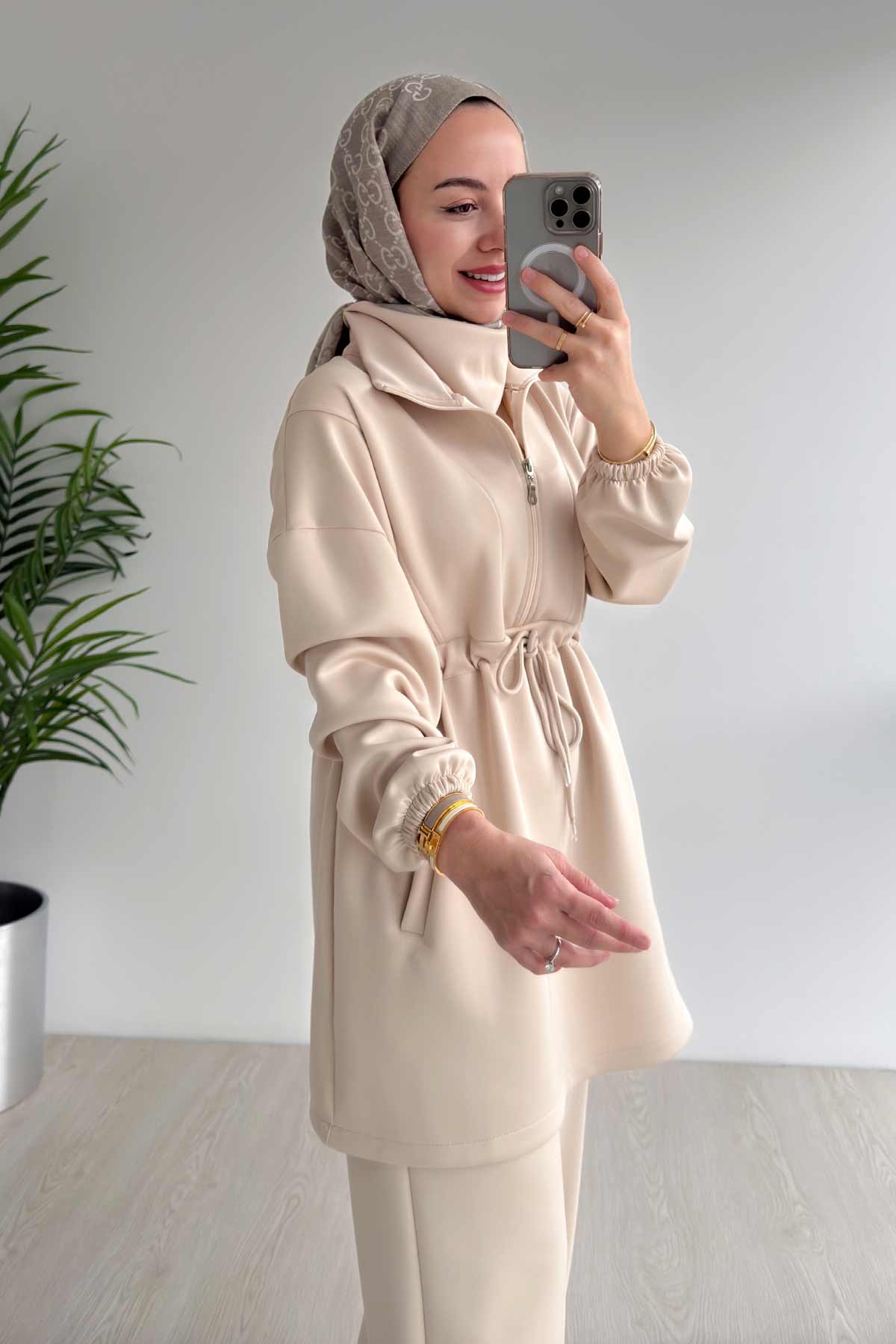 Design Collar Scuba Suit - Beige