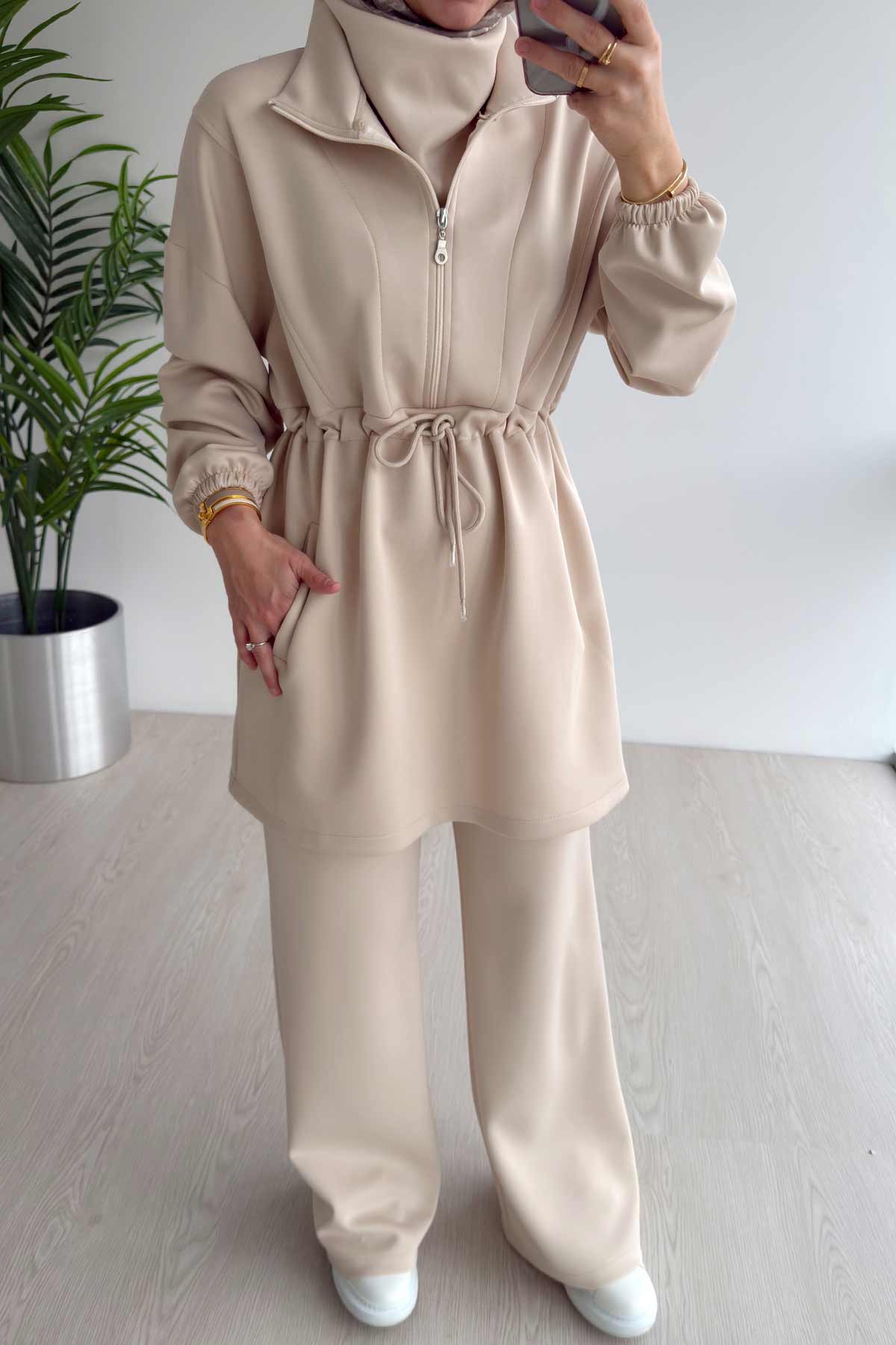 Design Collar Scuba Suit - Beige