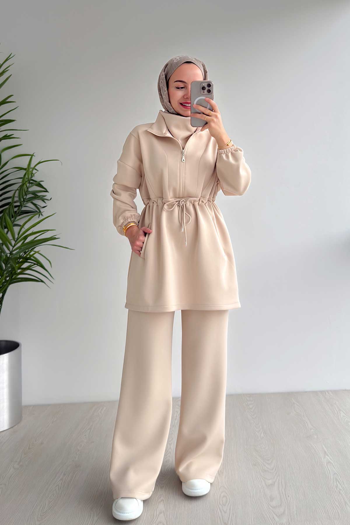 Design Collar Scuba Suit - Beige