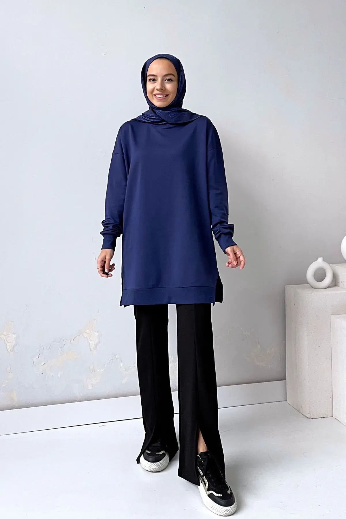 Basic Sweatshirt - Navy Blue