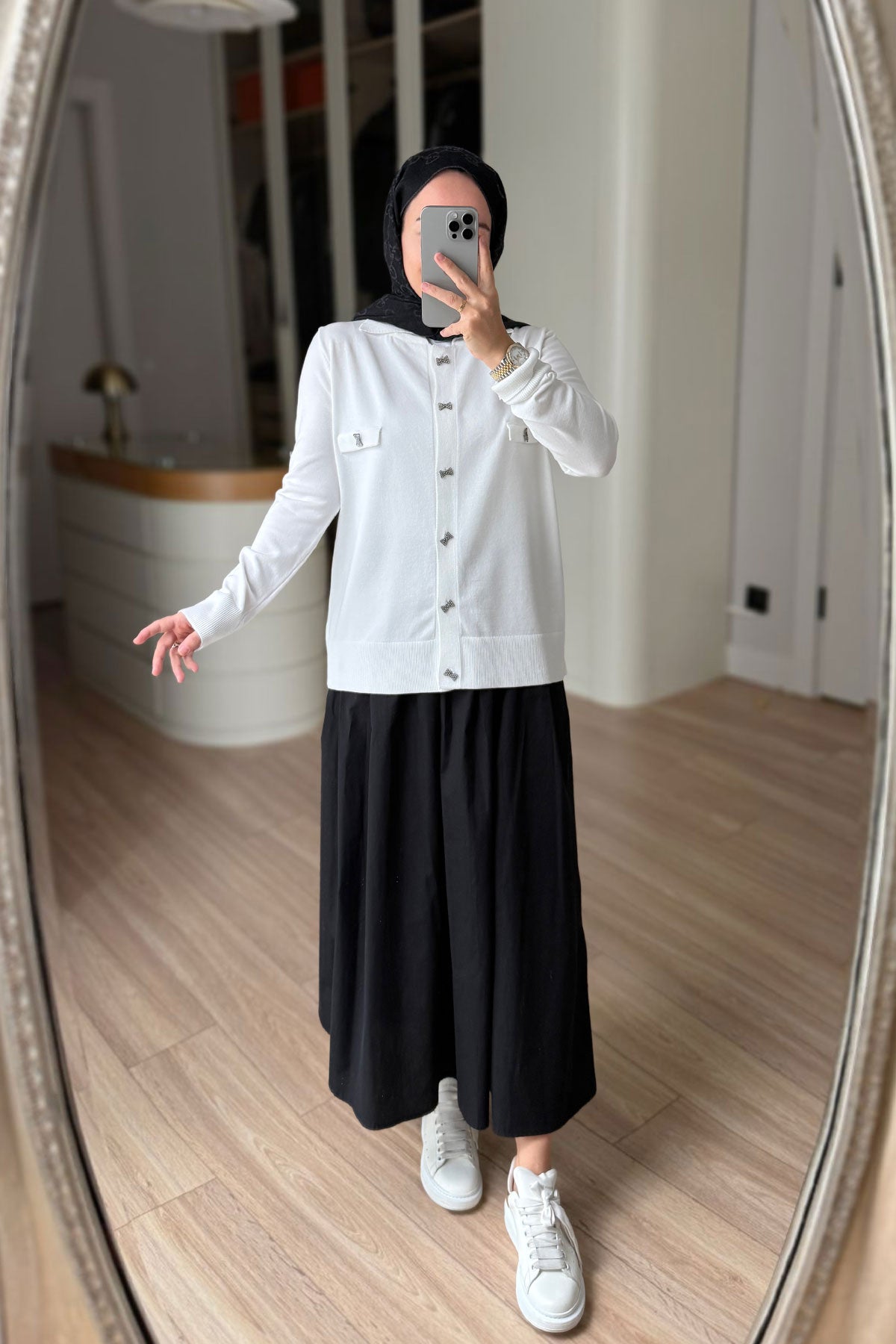 Brooch Detail Mercerized Cardigan - White