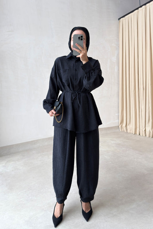 Two-Piece Suit with Harem-Leg Trousers - Black