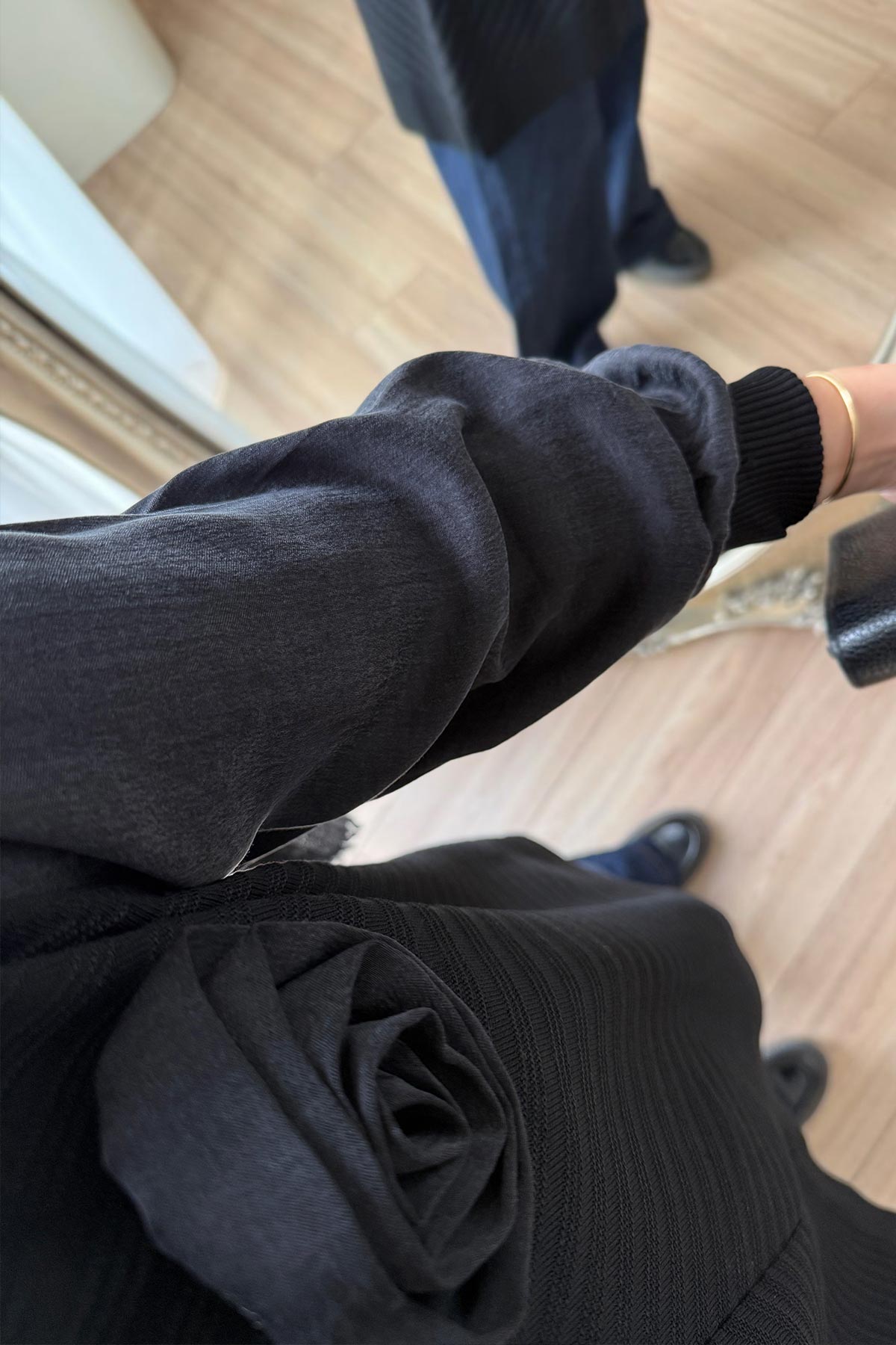 Rose Detail Mercerized Tunic - Black