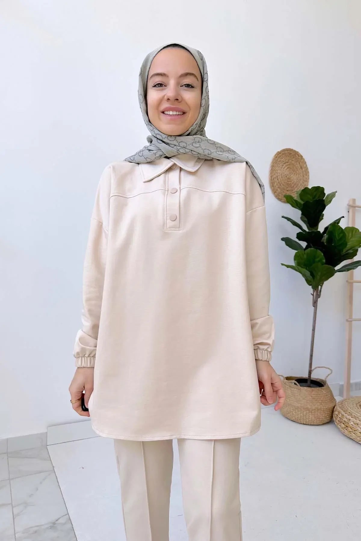 Shirt Collar Two Thread Suit - Beige