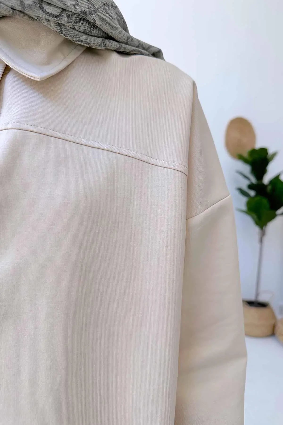 Shirt Collar Two Thread Suit - Beige